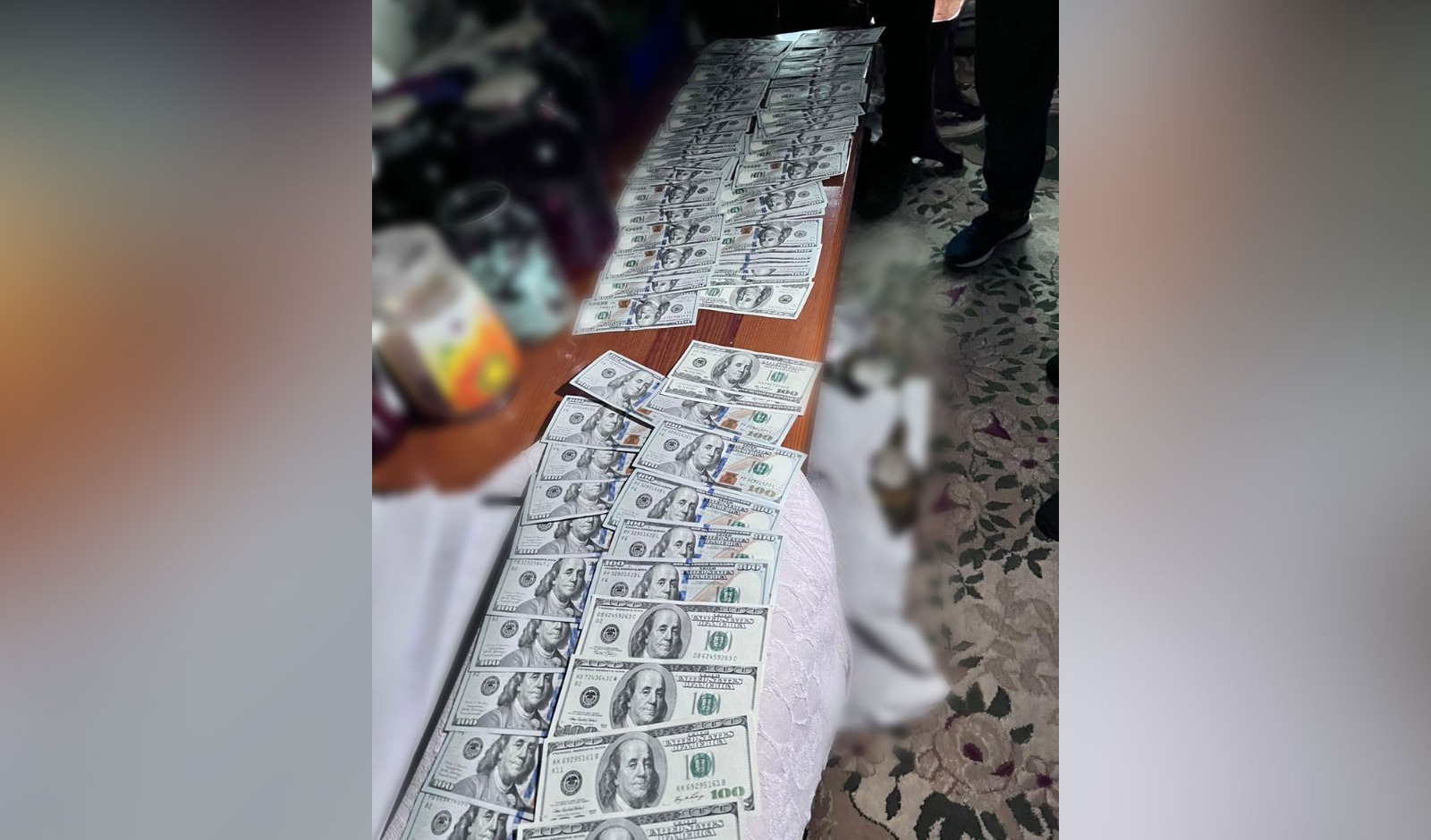 за 6000$ виготовляли фіктивні документи для перетину держкордону: на полтавщині затримали працівника військкомату