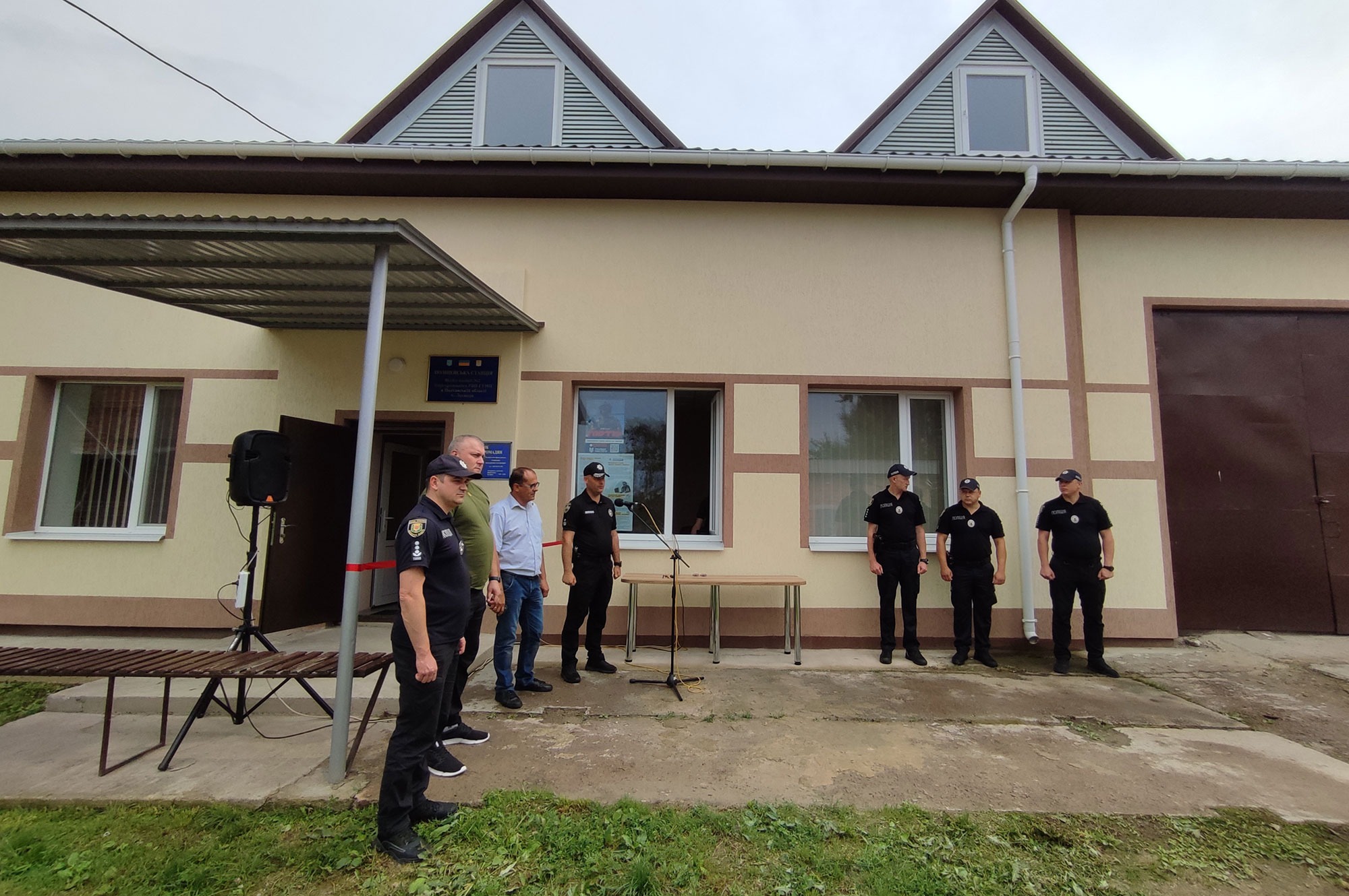 на полтавщини відкрили нову поліцейську станцію та вручили службовий автомобіль