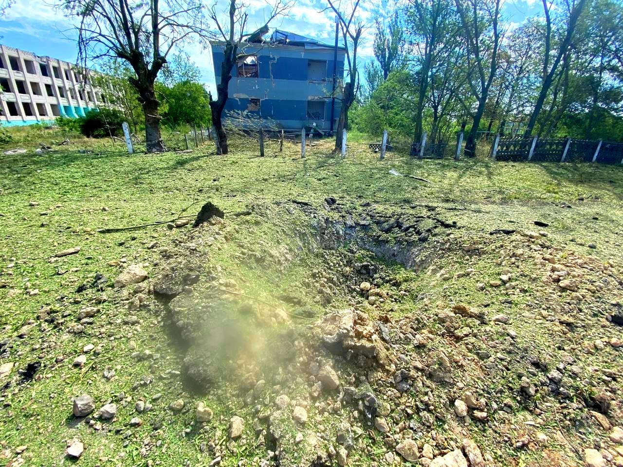 на херсонщині внаслідок російських обстрілів вбито лікаря та поранено 5 медпрацівників