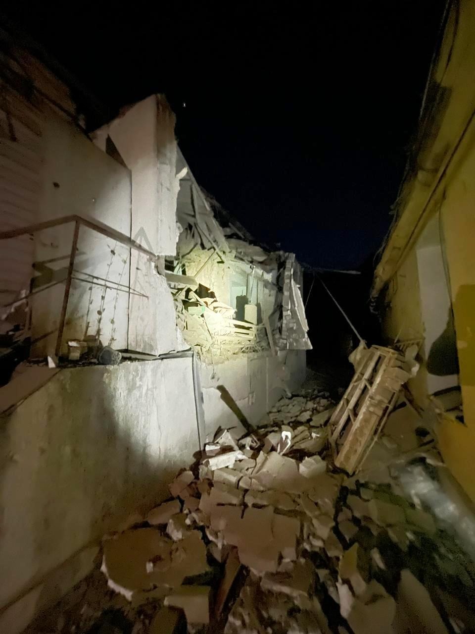 на херсонщині внаслідок російських обстрілів вбито лікаря та поранено 5 медпрацівників