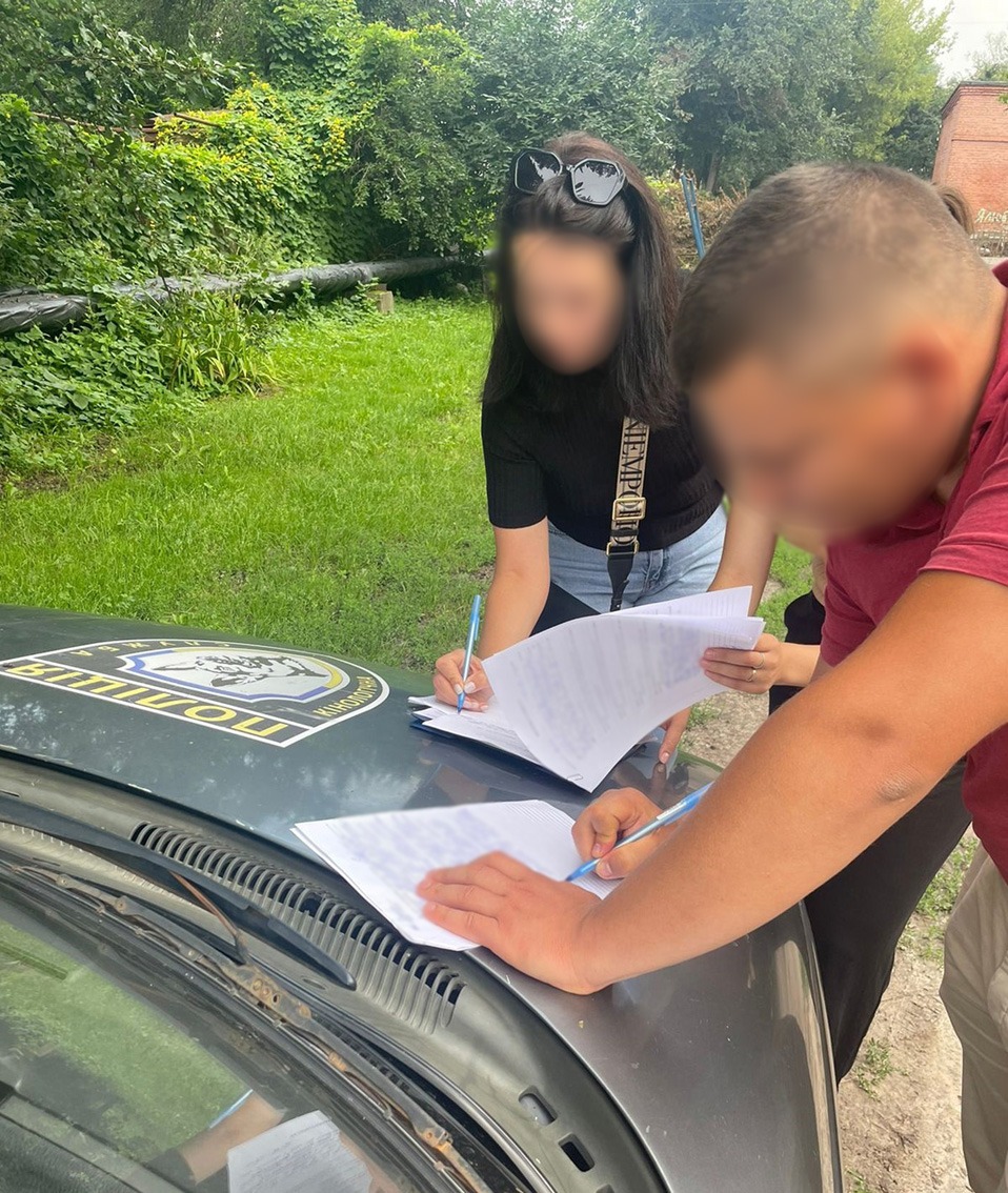 продавали неіснуючі товари в інтернеті: поліцейські чернігівщини викрили групу шахраїв