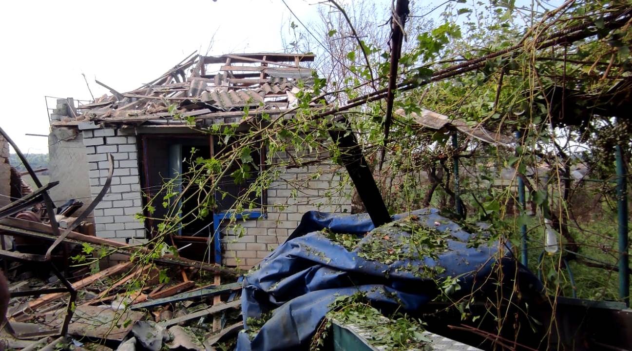 на херсонщині поліція фіксує наслідки чергової російської атаки цивільної інфраструктури  правобережної херсонщини