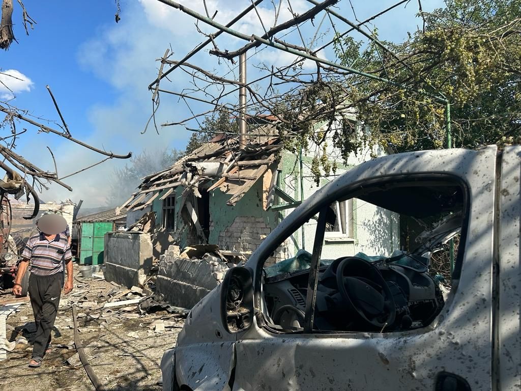 поліція фіксує наслідки нищівних ударів російських військ по житловим кварталам та об’єктам інфраструктури правобережжя херсонщини