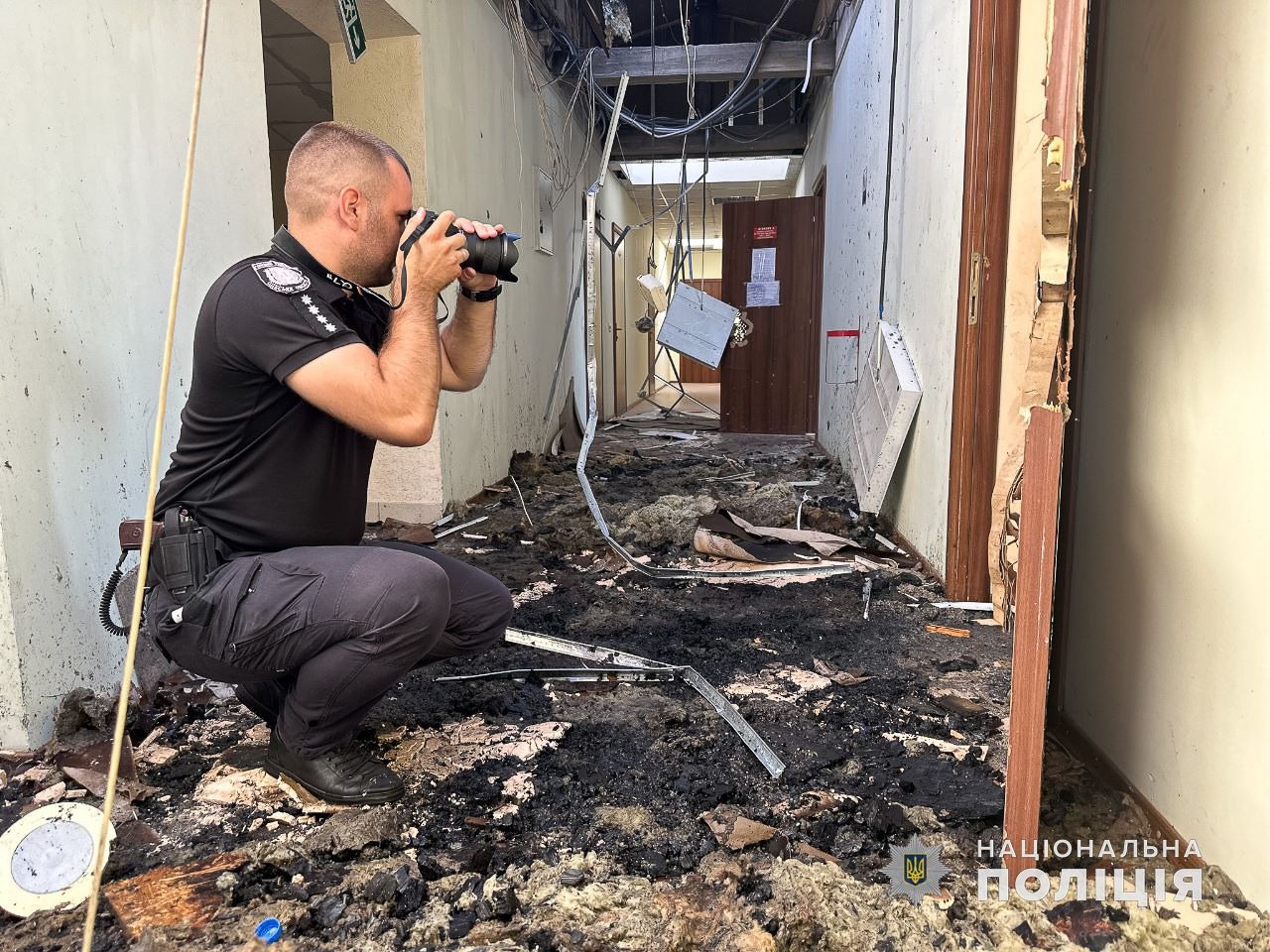 поліцейські документують наслідки нічної ворожої атаки на одесу