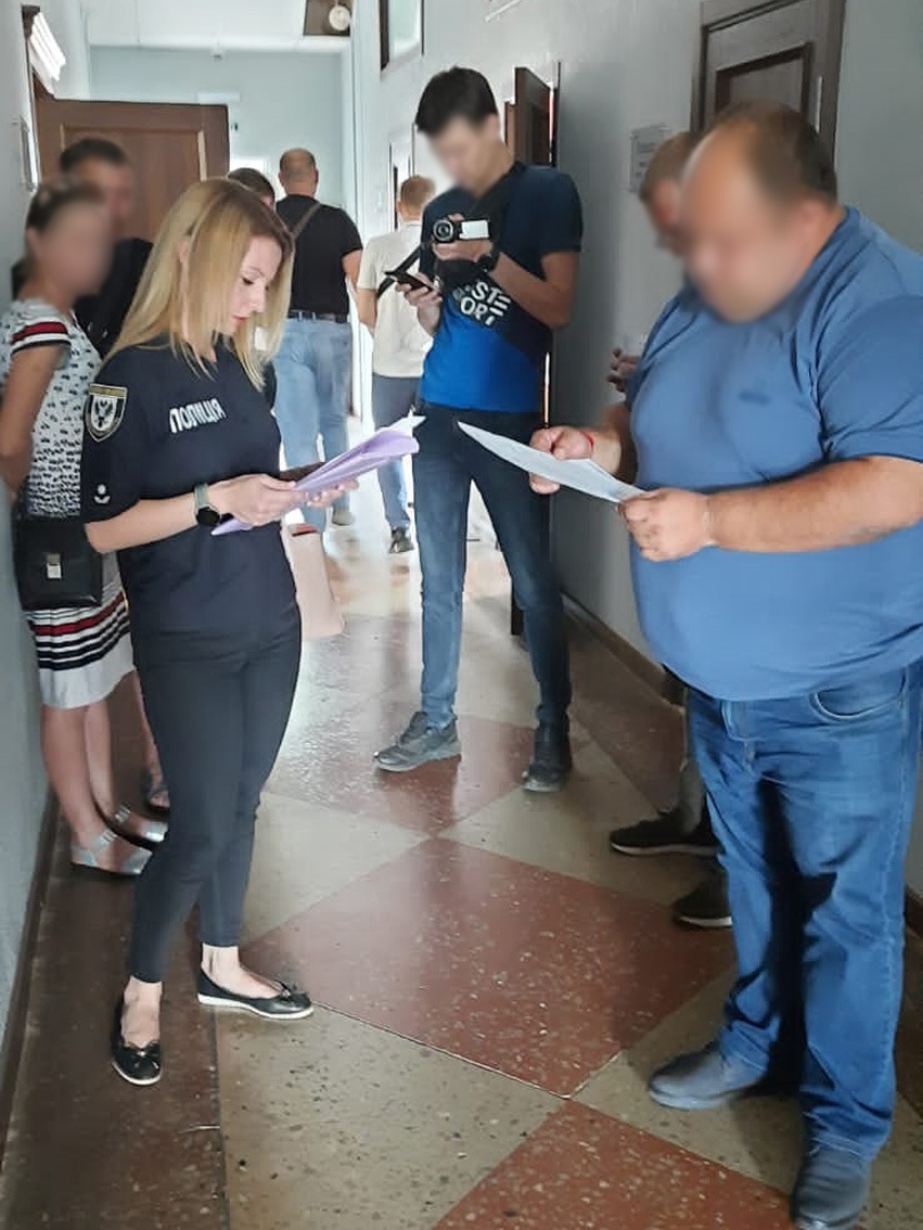 поліція чернігівщини затримала трьох співробітників комунального підприємства, які привласнили пальне вартістю понад мільйон гривень