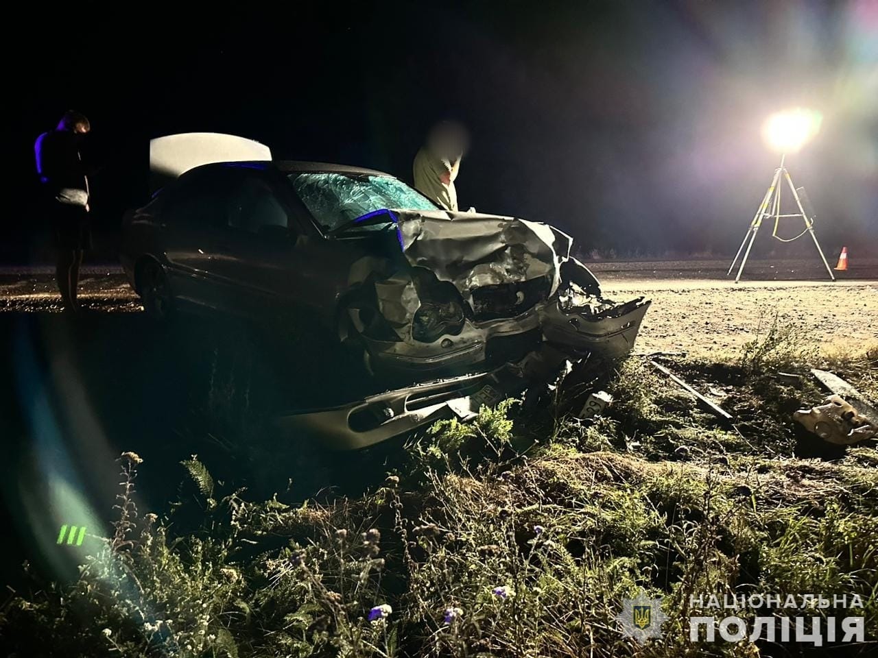 один загиблий, вісім постраждалих, серед яких четверо дітей – у миколаївському районі слідчі встановлюють обставини автопригоди за участі двох авто