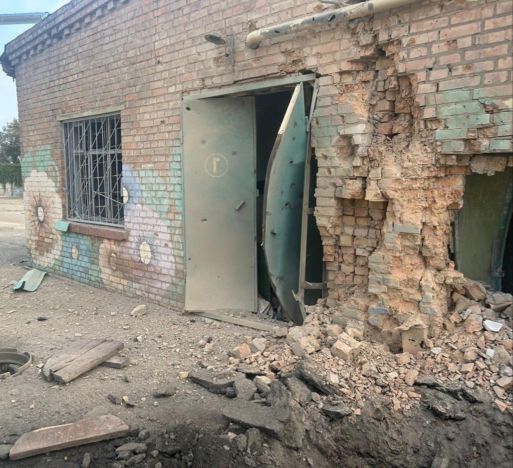 на дніпропетровщині поліцейські документують наслідки російських атак: пошкоджені приватні будинки та підприємства