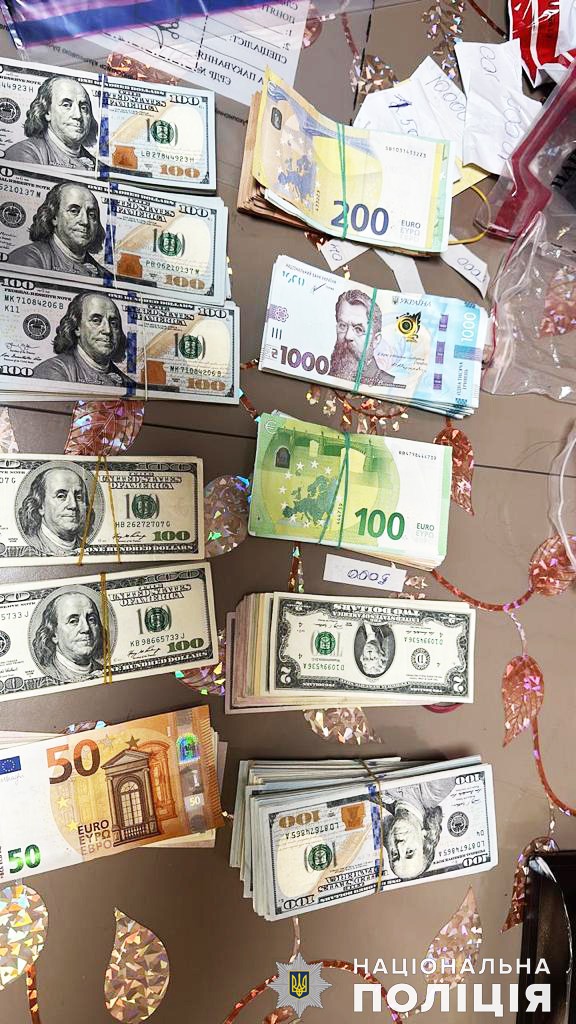 на миколаївщині поліцейські викрили злочинне угруповання на вирощуванні наркорослин – конопель вилучили на понад 5 млн гривень