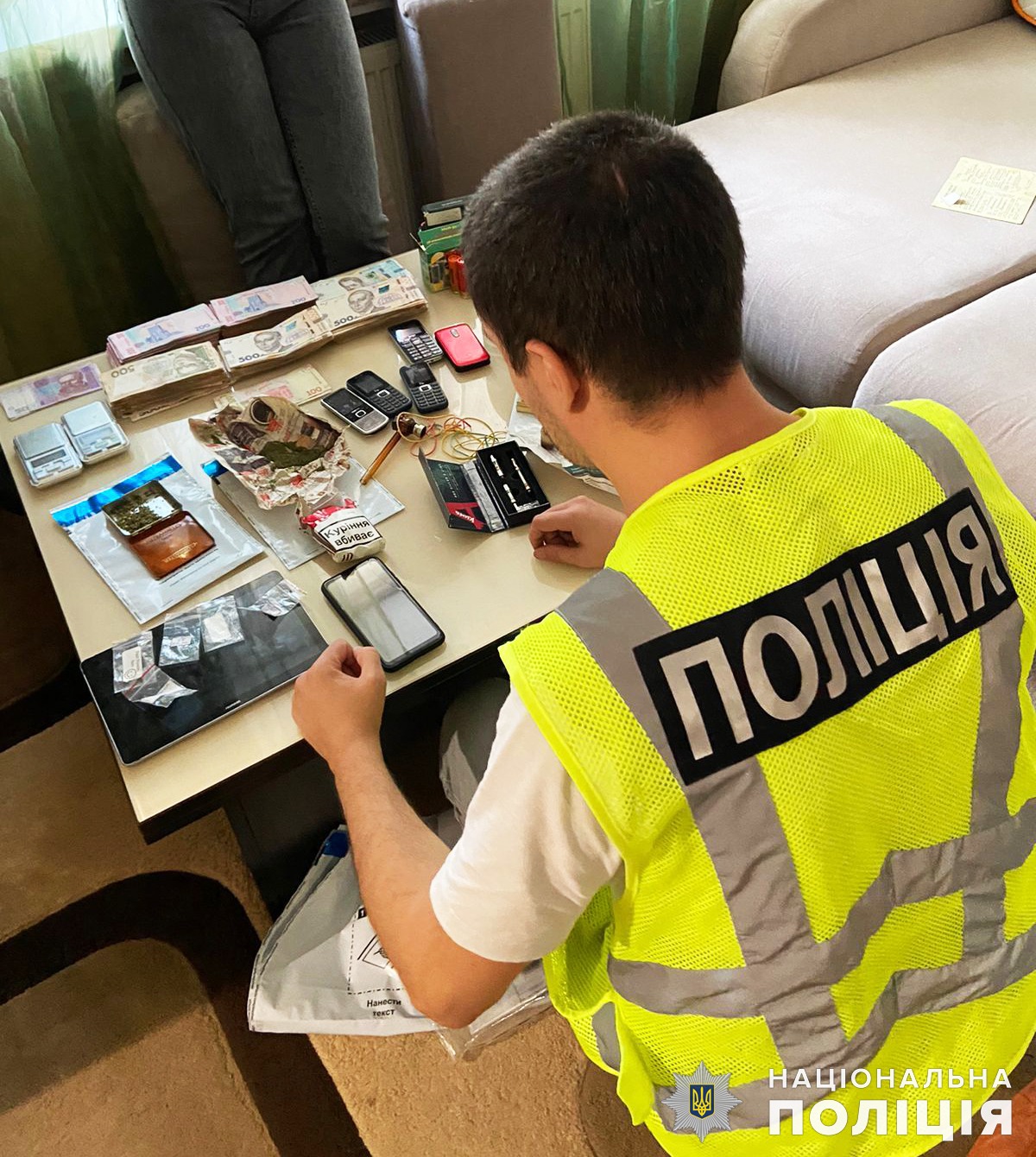 на миколаївщині поліцейські викрили злочинне угруповання на вирощуванні наркорослин – конопель вилучили на понад 5 млн гривень
