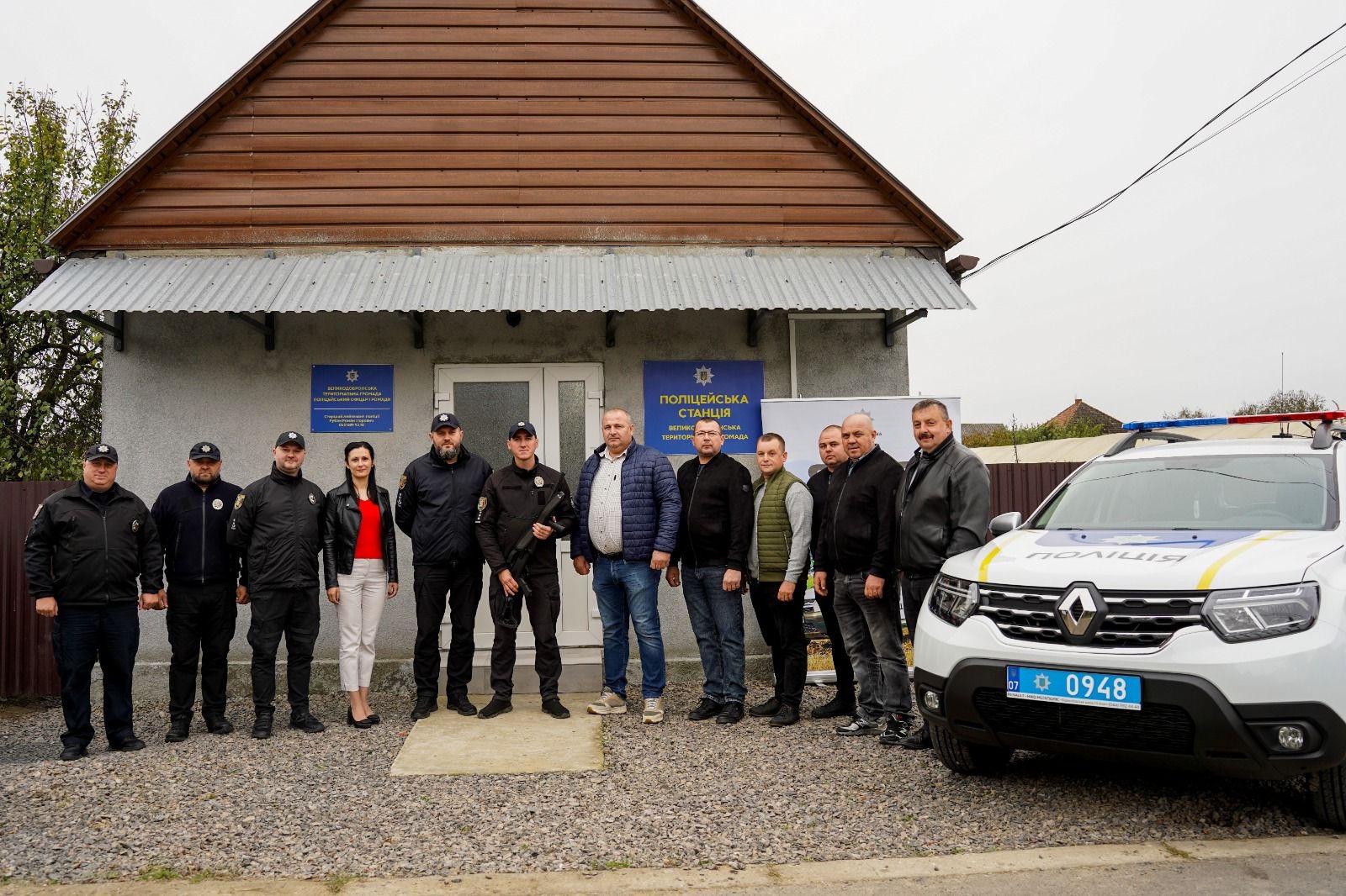 на ужгородщині відкрили ще одну поліцейську станцію та представили нового поліцейського офіцера громади