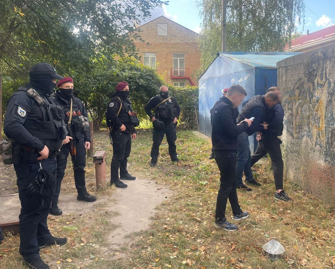 київські оперативники викрили нарколабораторію з мільйонними прибутками та затримали організаторів