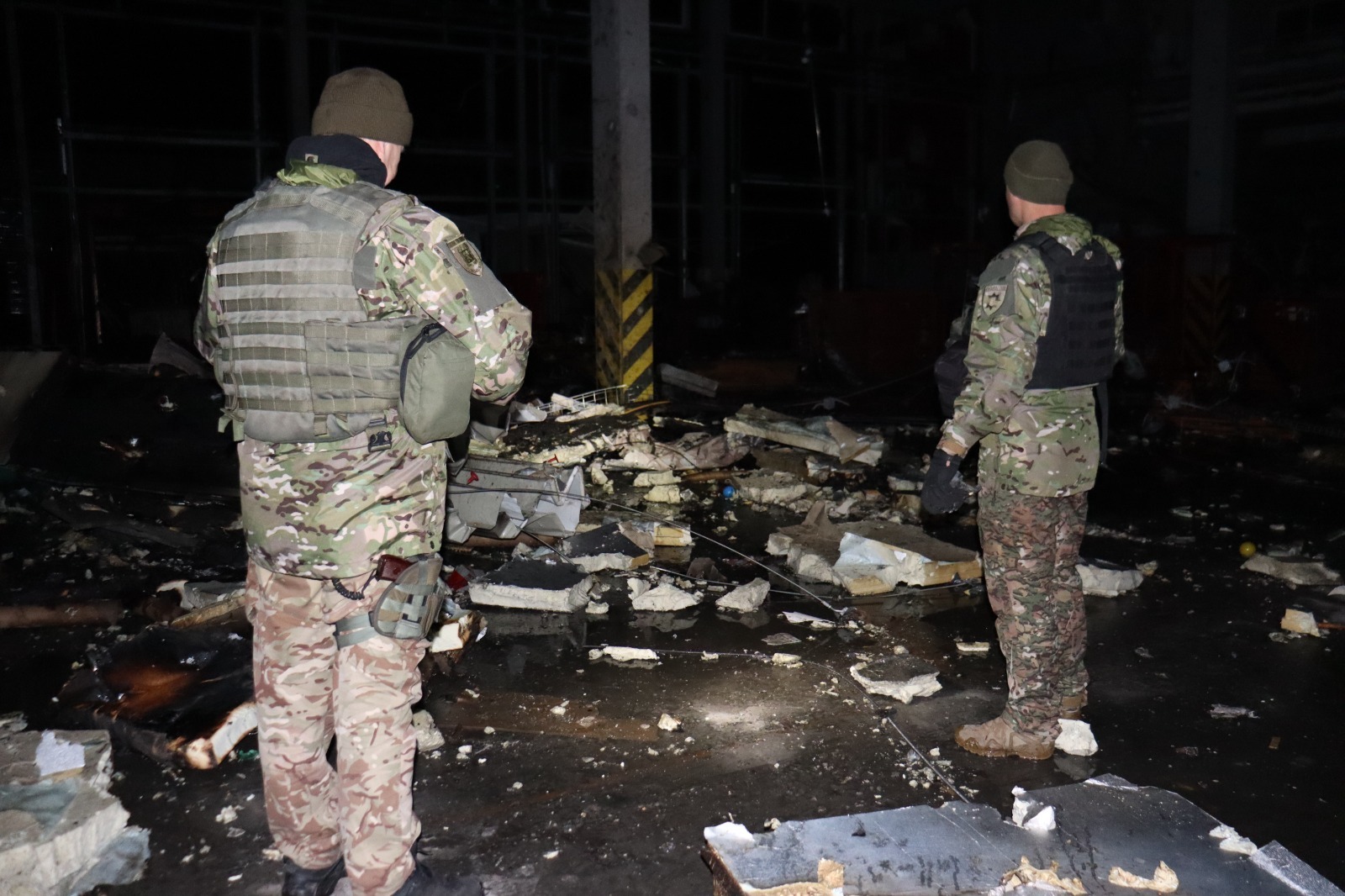 в результаті нічного обстрілу села коротич загинули 6 людей, 16 поранені: поліція документує наслідки воєнного злочину росіян 