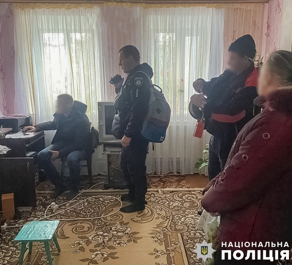 шахрайство під виглядом надання фінансової допомоги: столичні поліцейські викрили осіб, які ошукували внутрішньо-переміщених громадян