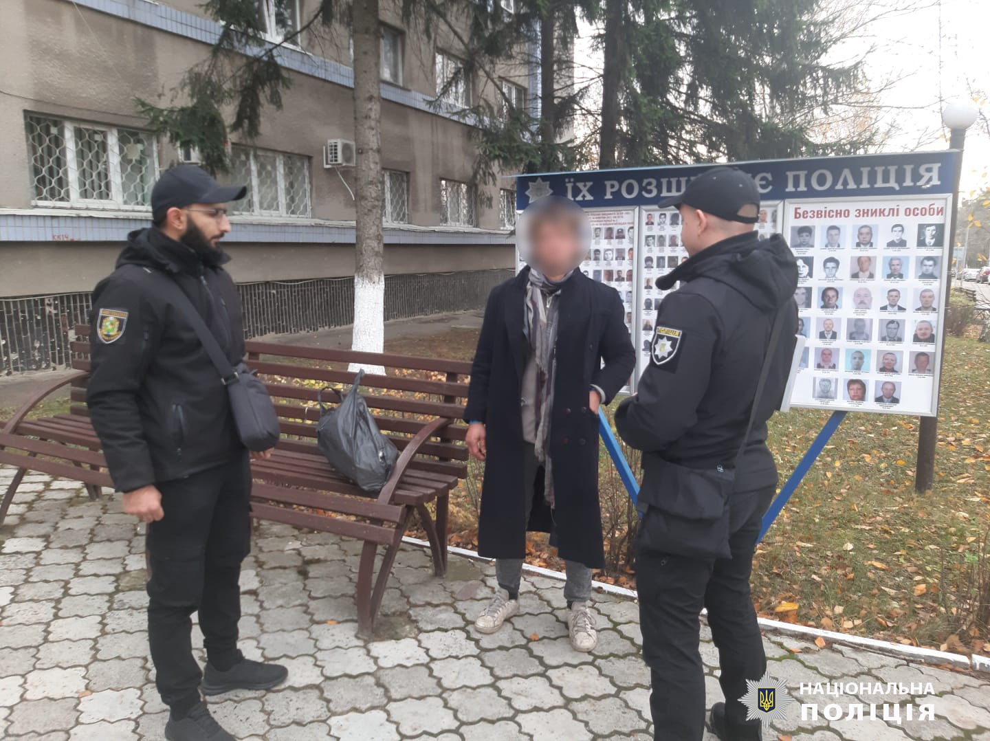 харківські поліцейські протягом доби встановили особу,  яка пошкодила історичні памʼятки у центрі міста