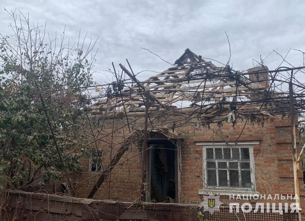 у нікополі внаслідок ворожих ударів поранено людину: поліцейські документують наслідки обстрілів у громадах дніпропетровщини
