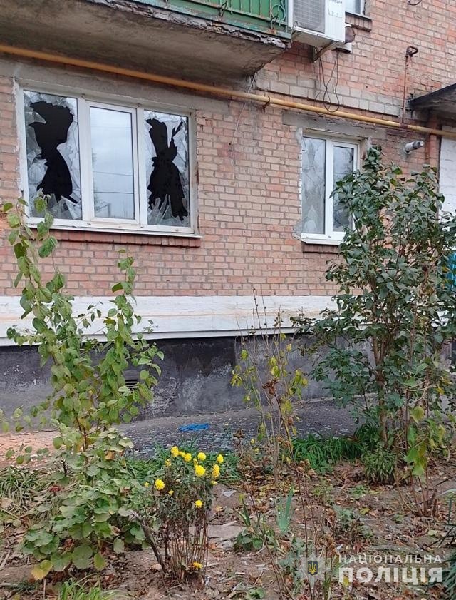 у нікопольському районі окупанти обстріляли три громади з артилерії та бпла: правоохоронці встановлюють наслідки влучань
