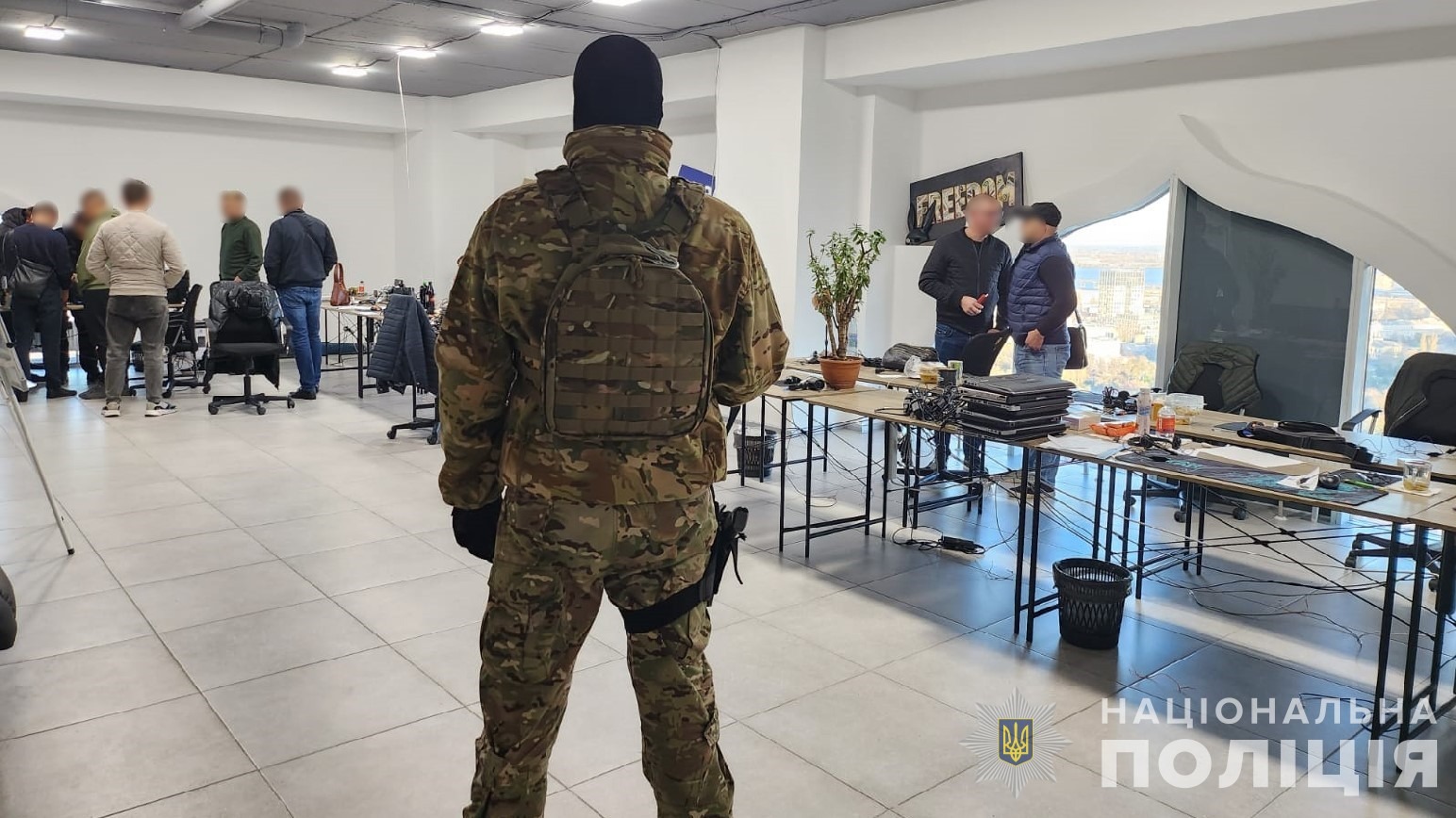 у дніпрі поліцейські припинили діяльність шахрайського колцентру
