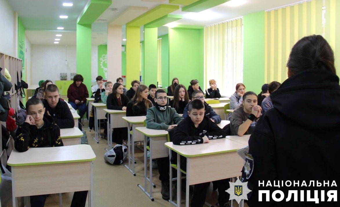 «16 днів проти насильства»: у кременчуці поліцейські провели вуличну акцію щодо протидії насильству