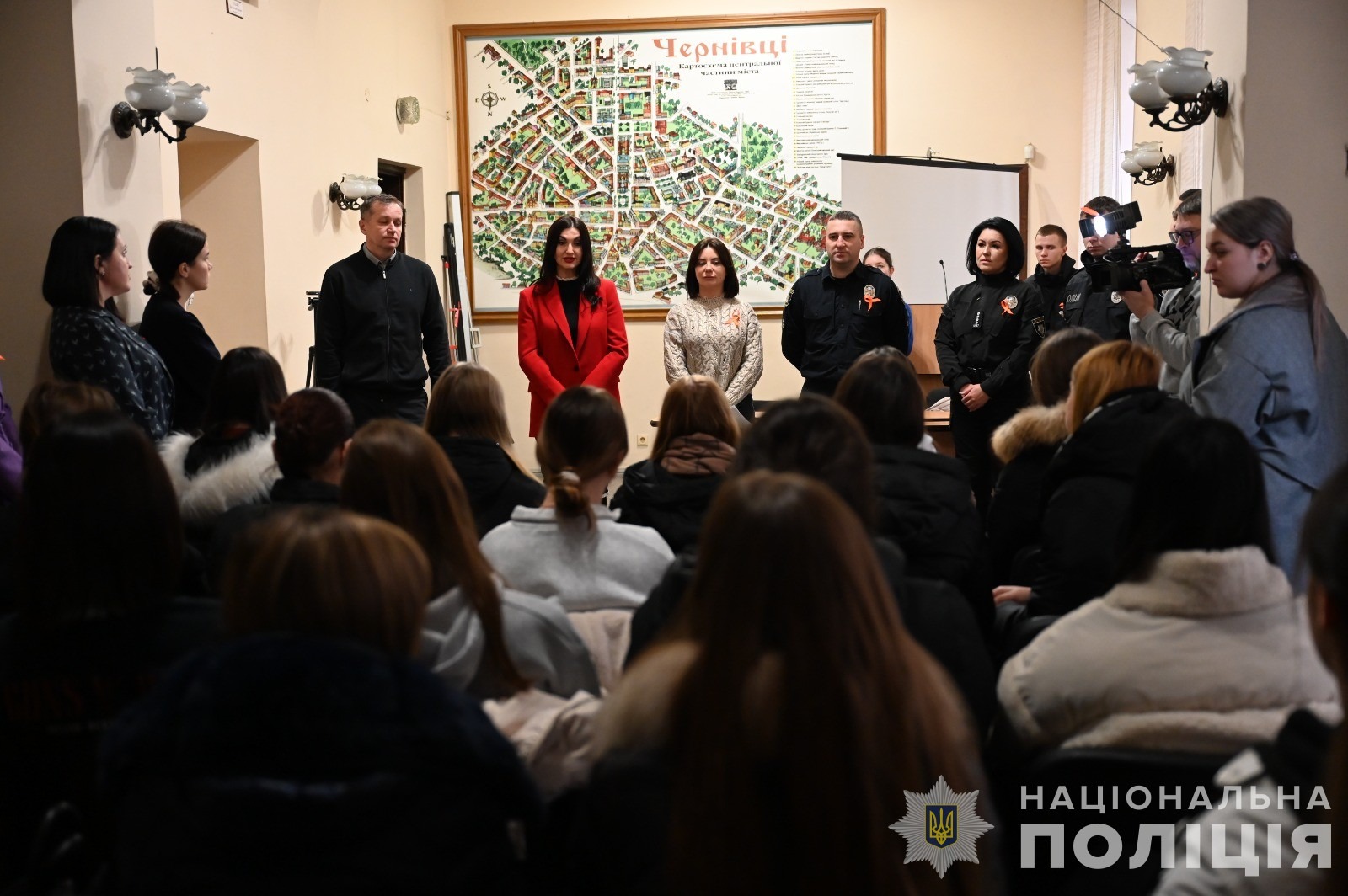 «дій проти насильства»: у чернівцях поліцейські взяли участь у квесті