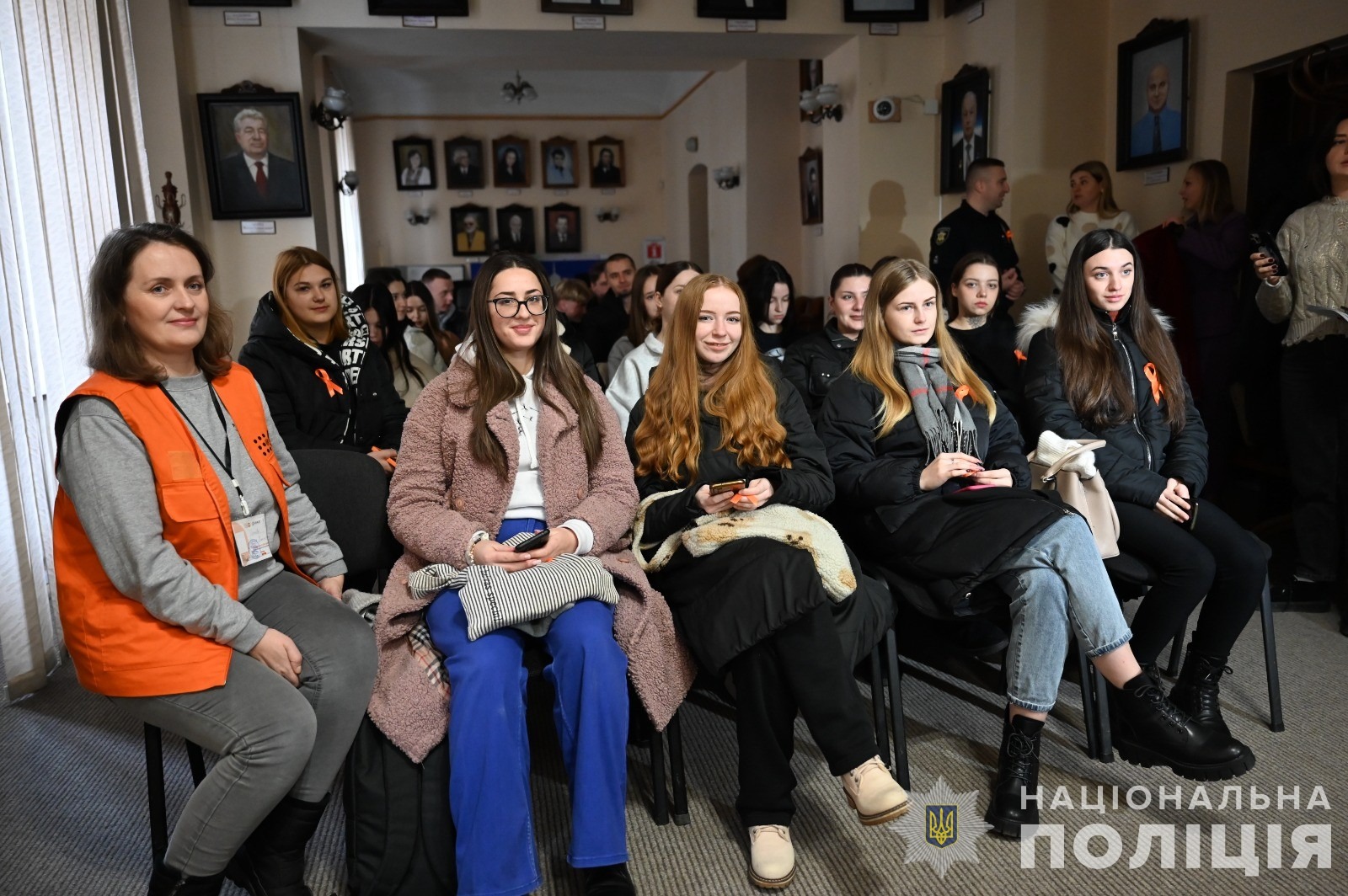 «дій проти насильства»: у чернівцях поліцейські взяли участь у квесті