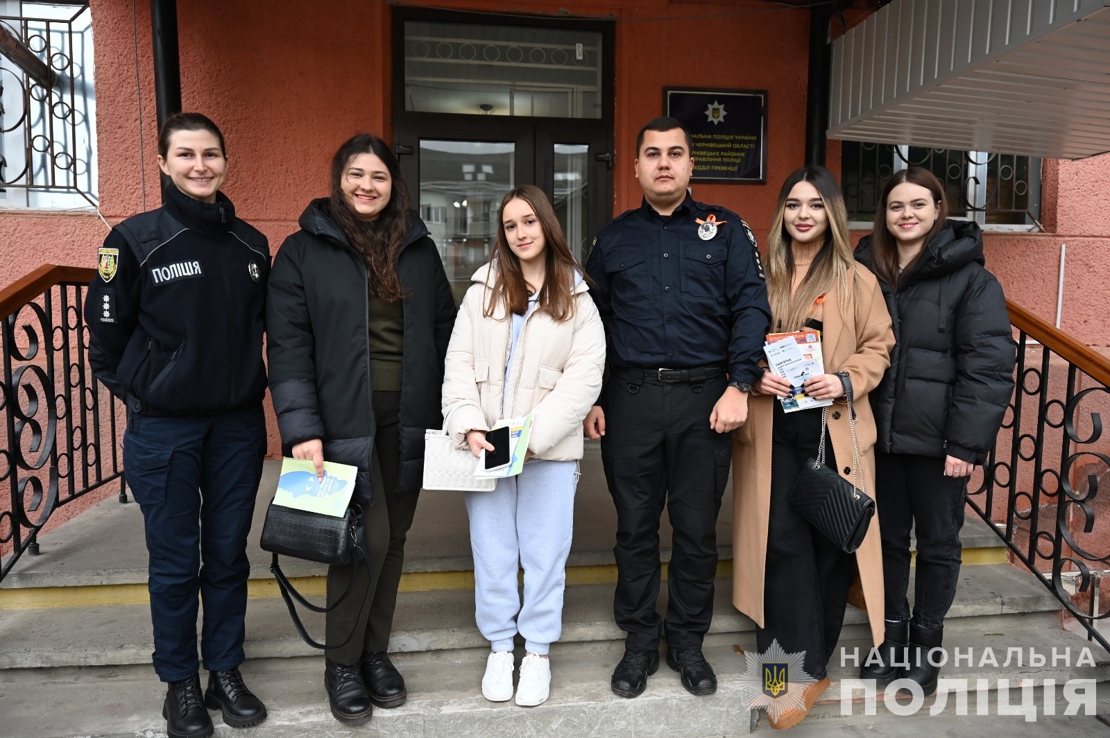 «дій проти насильства»: у чернівцях поліцейські взяли участь у квесті