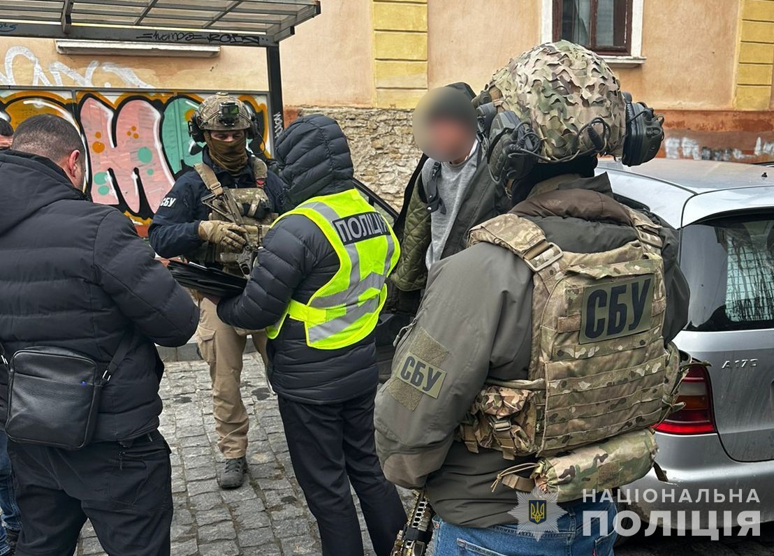 у чернівцях поліцейські знешкодили діяльність групи осіб, яка займалася розповсюдженням наркотиків