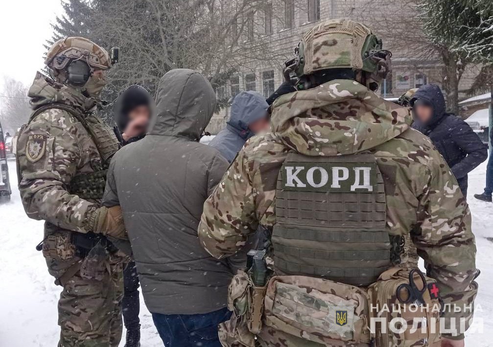 на вінниччині поліція затримала помічника судді та секретаря судових засідань під час одержання ними неправомірної вигоди