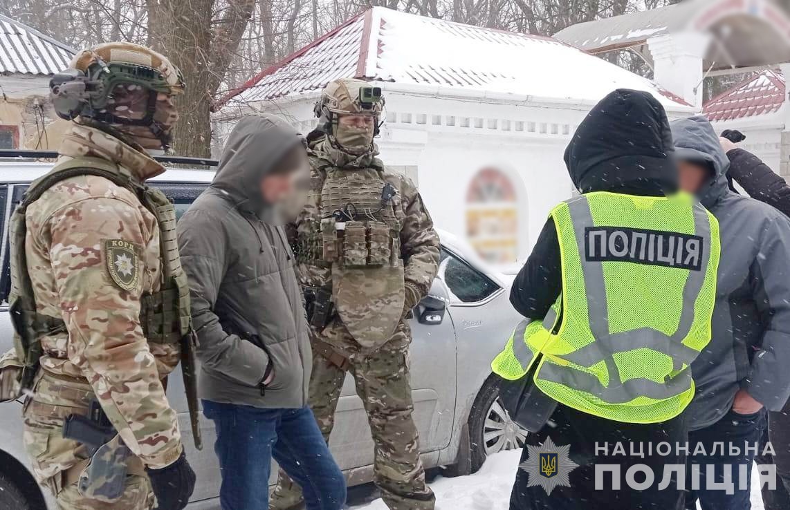 на вінниччині поліція затримала помічника судді та секретаря судових засідань під час одержання ними неправомірної вигоди