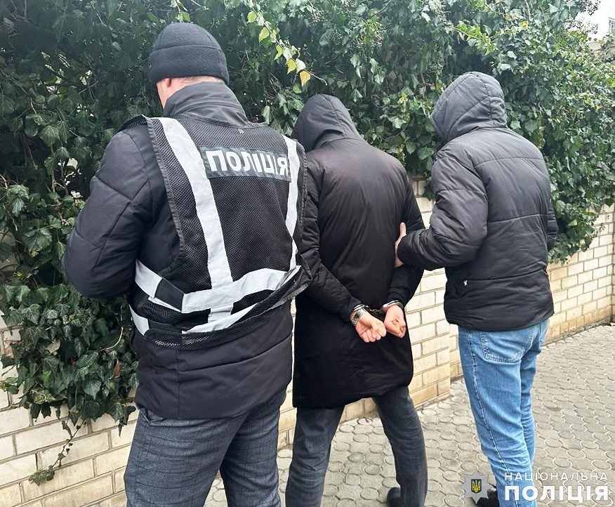 12 тисяч доларів сша за визнання непридатним до військової служби – у миколаєві поліцейські затримали лікаря за одержання неправомірної вигоди