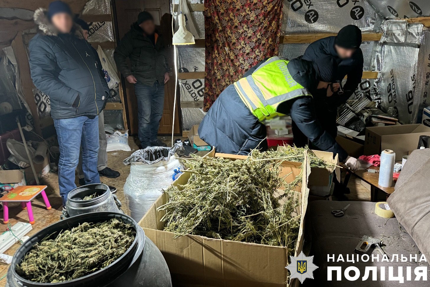 поліцейські києва спільно із сбу ліквідували масштабний наркотрафік та затримали учасників злочинного бізнесу