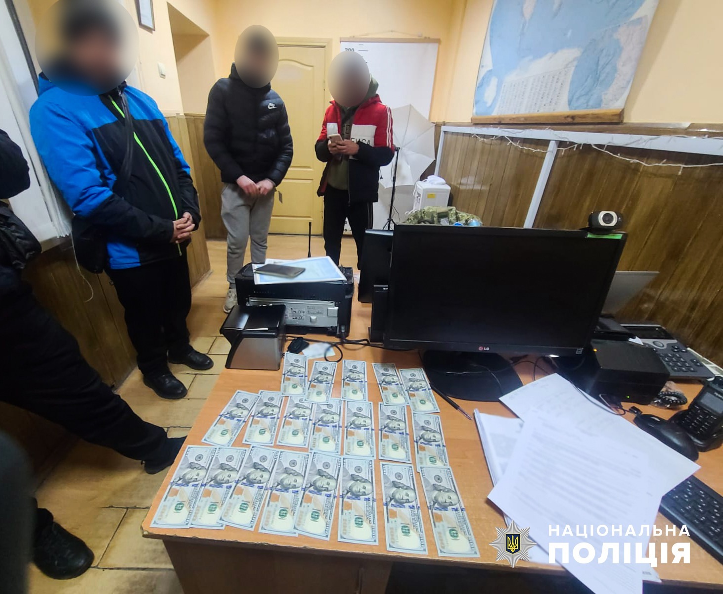 намагався підкупити прикордонника для безперешкодного перетину кордону: слідчі поліції повідомили про підозру миколаївцю