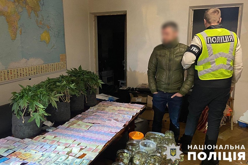поліція києва перекрила міжнародний канал постачання кокаїну до столиці – фігурантів затримано та повідомлено про підозру
