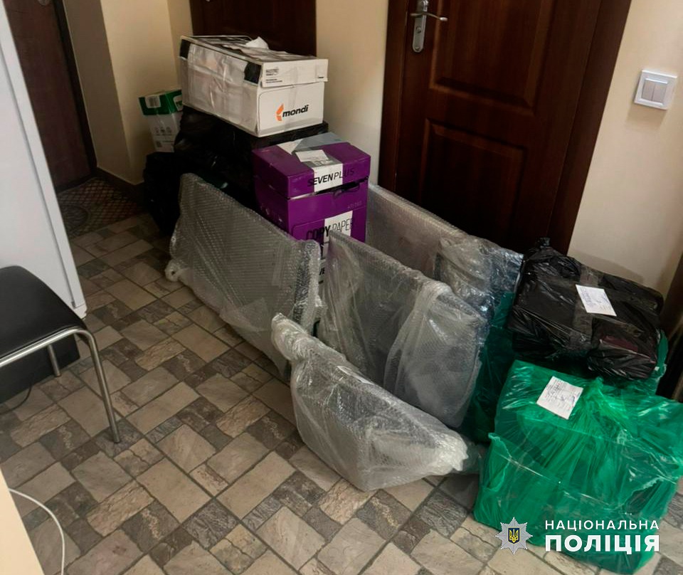 на понад 250 мільйонів гривень шахраї ошукали інвесторів у чернівцях: слідчі поліції повідомили про підозру співорганізатору забудови