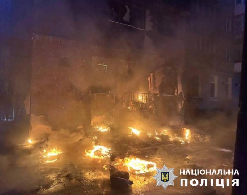 поліція фіксує наслідки ворожого обстрілу на київщині