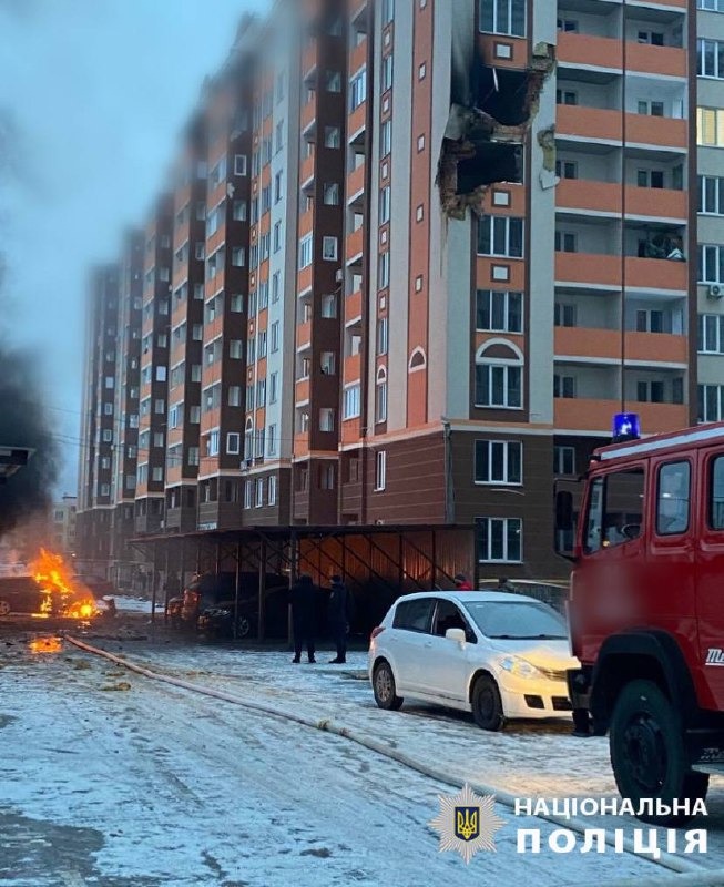 поліція фіксує наслідки ворожого обстрілу на київщині