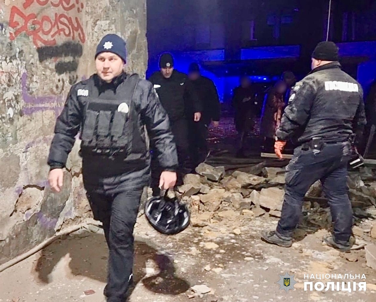 російські окупаційні війська атакували дронами одесу: поліцейські працюють на місцях уражень