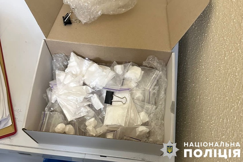 влаштували наркобізнес із мільйонними прибутками щомісяця: поліцейські києва скерували до суду обвинувальний акт відносно організованої групи наркоділків