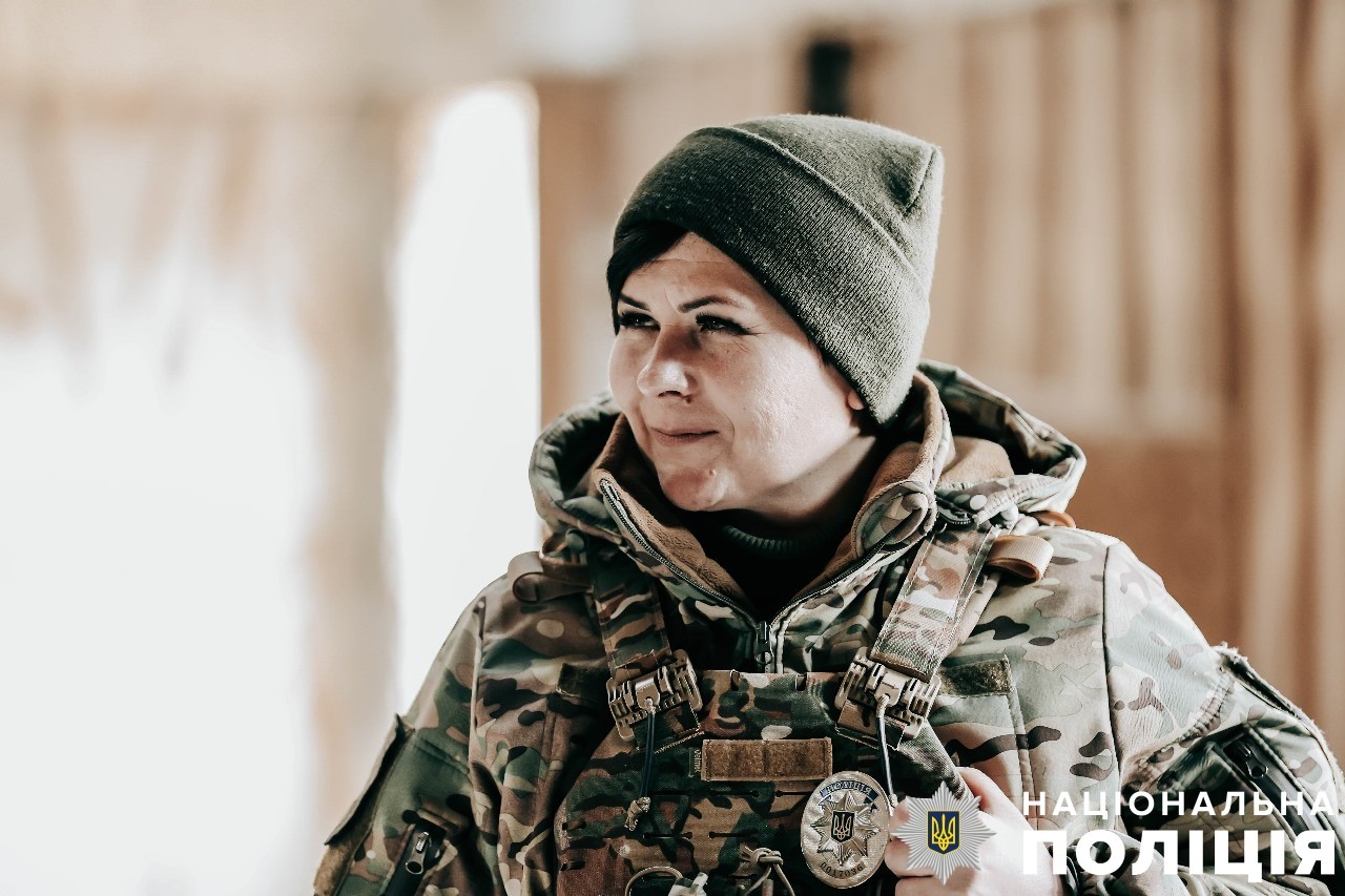 «настане час, коли ми звільнимо не лише лівобережжя херсонщини, а й інші території україни», - вибухотехнік поліції херсонщини оксана пишна