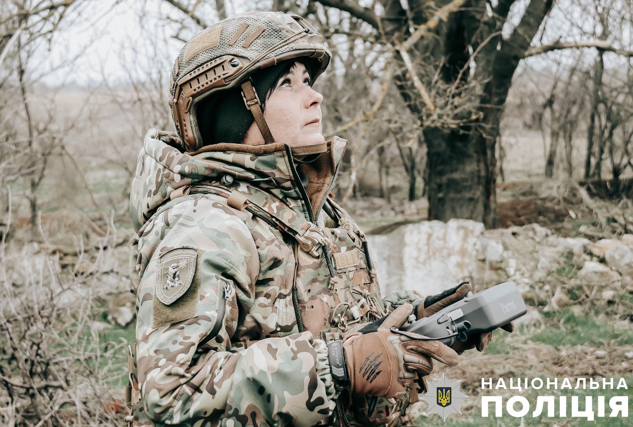 «настане час, коли ми звільнимо не лише лівобережжя херсонщини, а й інші території україни», - вибухотехнік поліції херсонщини оксана пишна