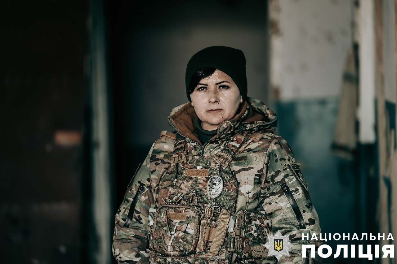 «настане час, коли ми звільнимо не лише лівобережжя херсонщини, а й інші території україни», - вибухотехнік поліції херсонщини оксана пишна