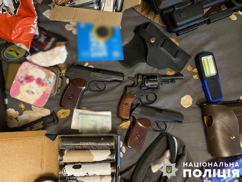 столичні поліцейські перекрили міжрегіональний канал збуту вогнепальної зброї та боєприпасів