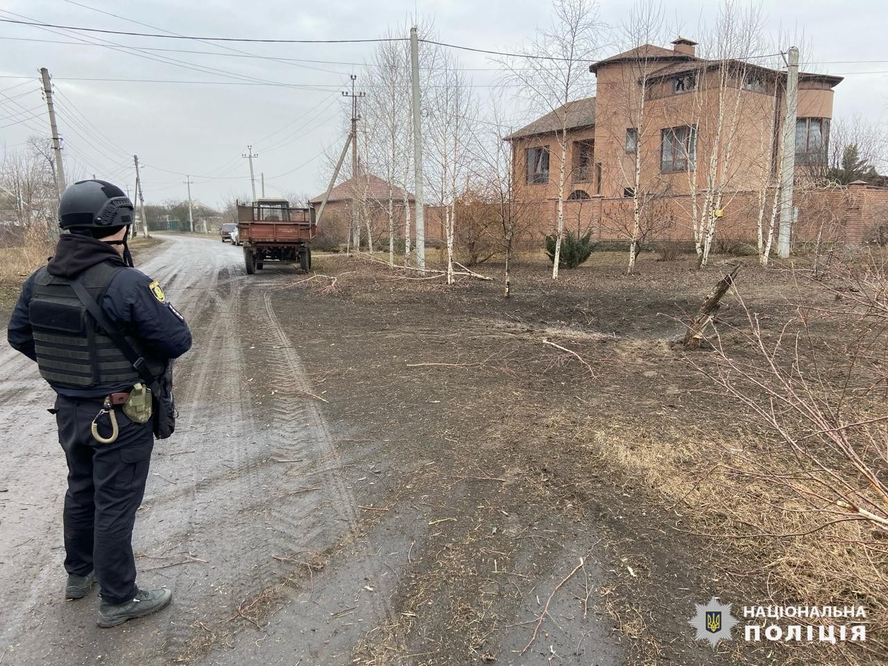 пошкоджені приватні будинки та храм, поранено чоловіка: слідчі документують наслідки ворожого обстрілу