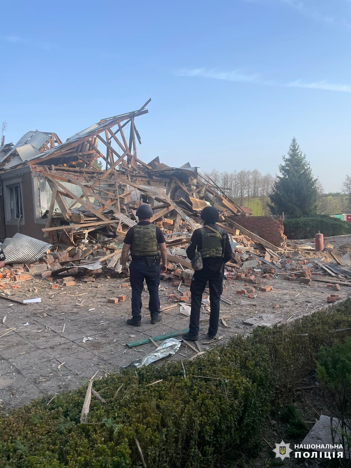 в результаті ворожих обстрілів на харківщині троє чоловіків отримали травми