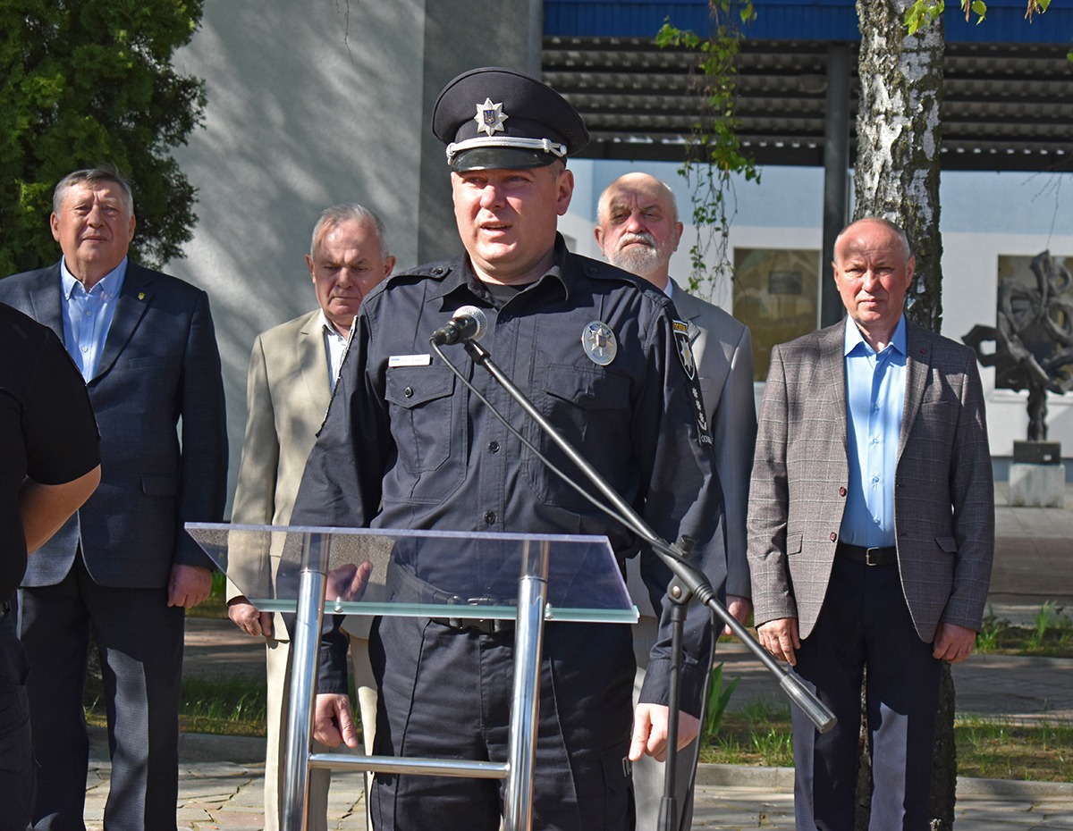 у добрий час і на ефективну службу благословили випускників житомирської академії поліції ветерани овс