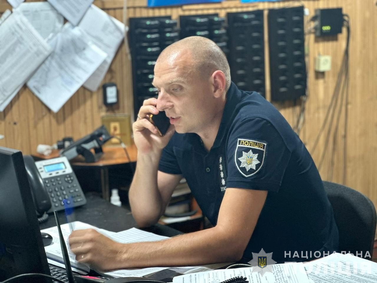 два роки під безперервними обстрілами ворога: попри артилерійські та дронові атаки  поліцейські прифронтової нікопольщини продовжують оберігати спокій та рятувати місцевих жителів