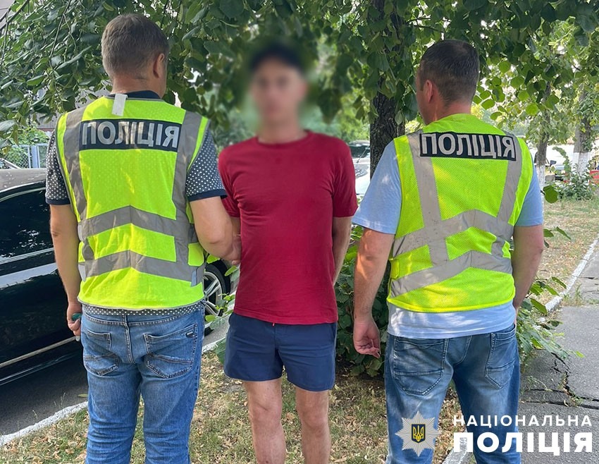 поліція встановила та затримали киянина, який підірвав гранату у дніпровському районі столиці