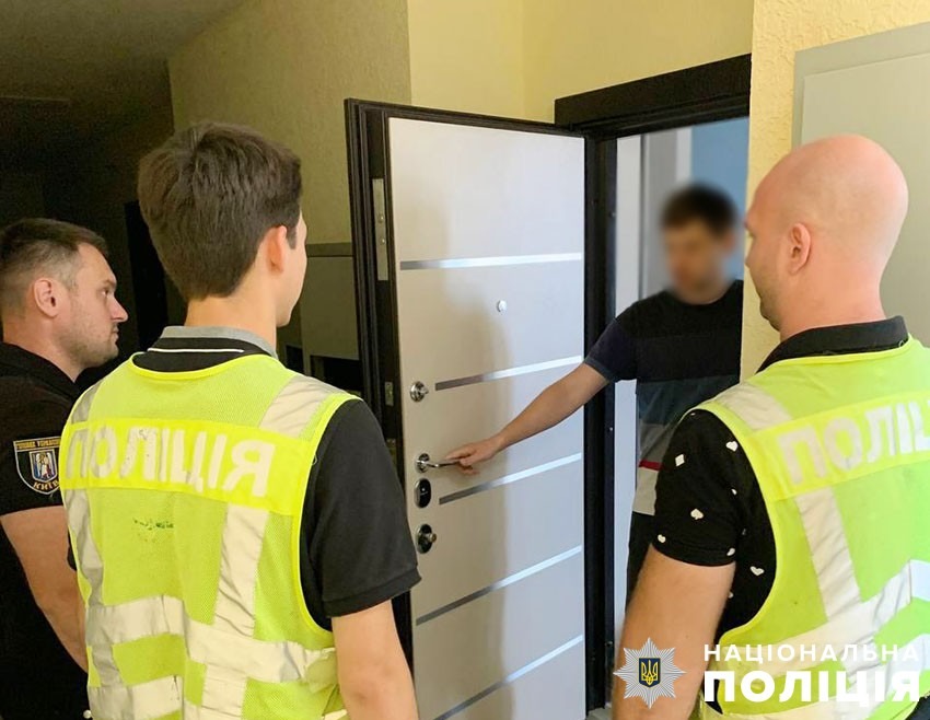 поліція києва проводить слідчі дії у кримінальному проваджені, розпочатому за фактом незаконного знесення садиби зеленських