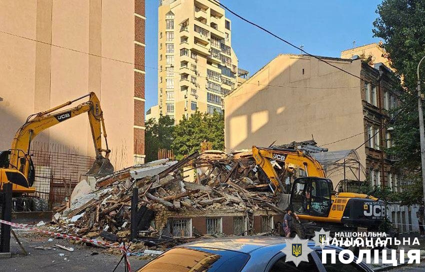 поліція києва проводить слідчі дії у кримінальному проваджені, розпочатому за фактом незаконного знесення садиби зеленських