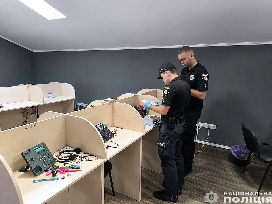 у чернігові поліцейські припинили діяльність двох шахрайських кол-центрів