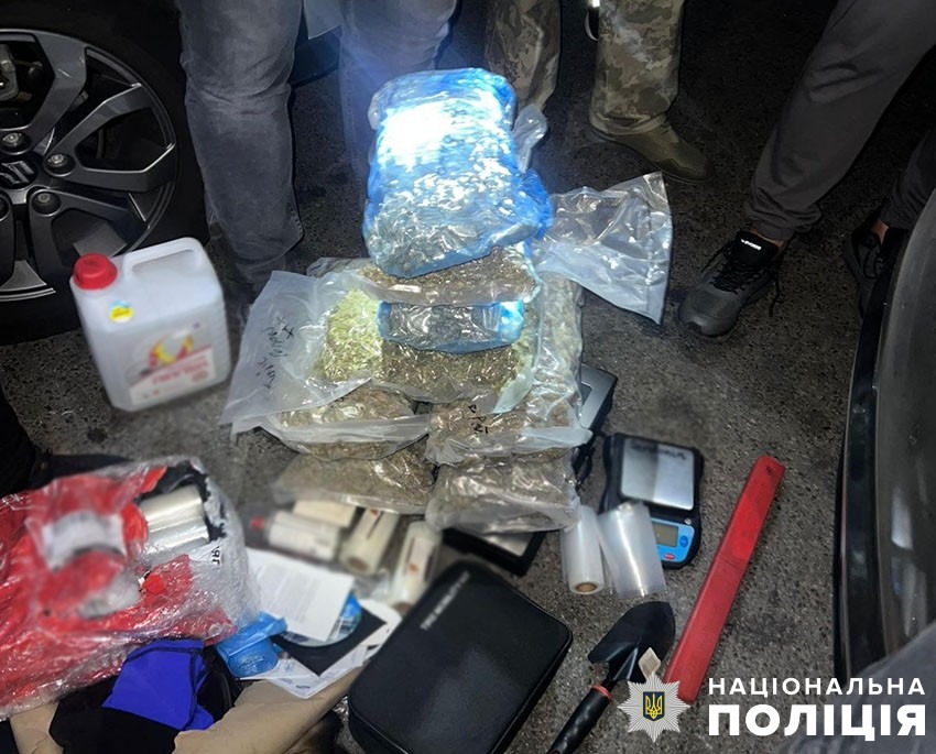 столичні поліцейські вилучили у наркозбувача «товару» на близько 8 млн грн столичні поліцейські вилучили у наркозбувача «товару» на близько 8 млн грн